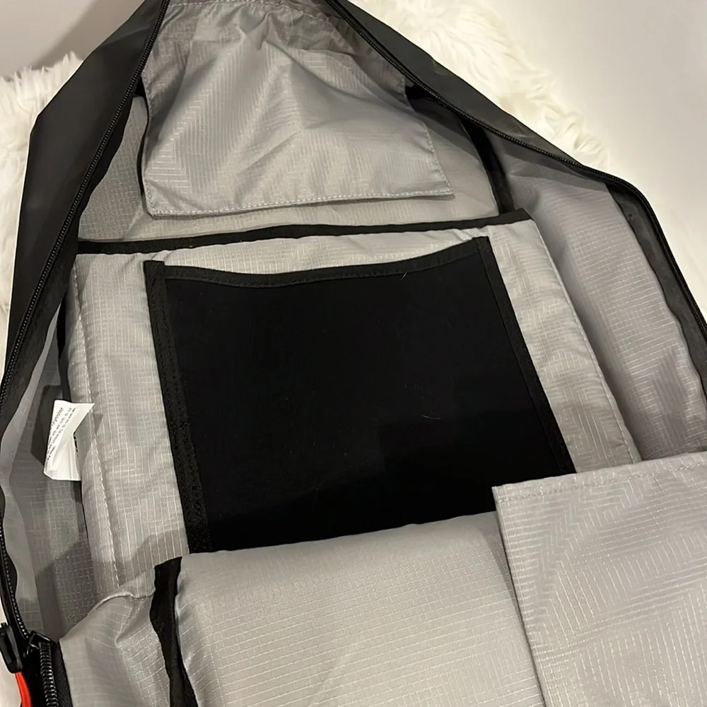 Kohla Restless 18L Black Backpack Multimedia Retractable Straps Side Handle